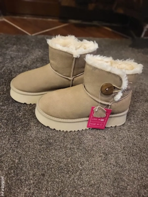 Ghete imblanite din piele intoarsa tip UGG