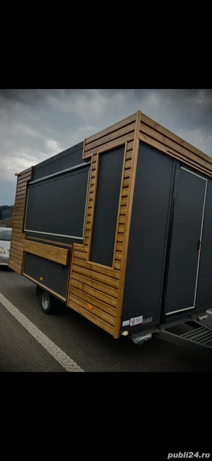 Rulotă fast-food disponibilă pentru închiriere sau cumpărare.