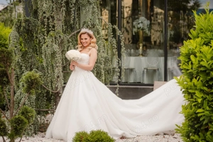 Vând rochie de mireasă, voal, diademă și cerc de 1. 