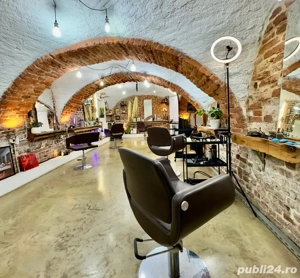 Inchiriez scaun frizerie sau coafor, marim echipa ! - imagine 3