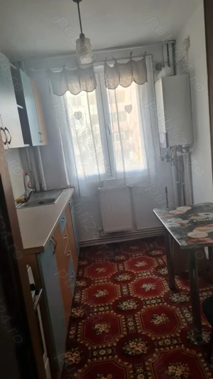 Inchiriez ap. 2 camere pe termen lung.