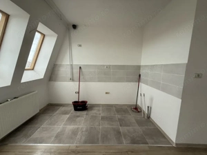Apartament luminos, 3 camere, decomandat, 75 mp - Aradului - imagine 4