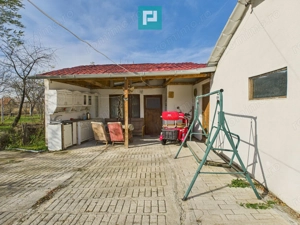 Casuță cu priveliște panoramică spre Cetatea Șiria