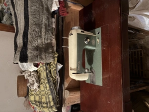 Masina de cusut haine etc!!!