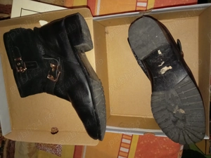 Ghete pentru doamne mărimea 39* toc 3cm. marca Di Lauro. 