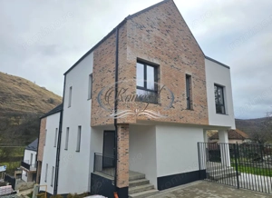 Locuinta spatioasa in ansamblu restrans din Tauti - imagine 2