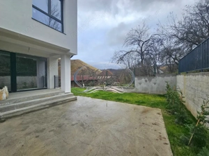 Locuinta spatioasa in ansamblu restrans din Tauti - imagine 3