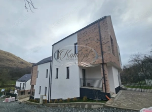 Locuinta spatioasa in ansamblu restrans din Tauti - imagine 4