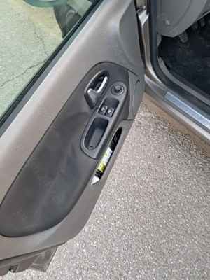 Vând Renault symbol 2010 1.5  motorină.  - imagine 8