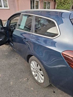 Opel Astra J SportTourer - imagine 2