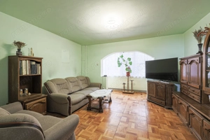 Apartament foarte spațios cu 5 camere la parter in Micalaca Comision 0