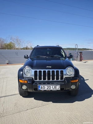 Vând Jeep Cherokee 