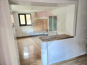 Casă / Vilă cu 7 camere de vânzare - imagine 15