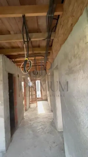 Casa la rosu - toate utilitatile - zona foarte buna - imagine 7