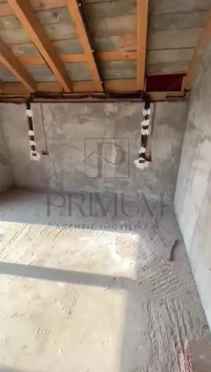 Casa la rosu - toate utilitatile - zona foarte buna - imagine 6