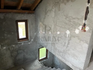 Casa la rosu - toate utilitatile - zona foarte buna - imagine 3