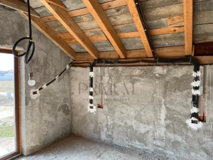 Casa la rosu - toate utilitatile - zona foarte buna - imagine 8