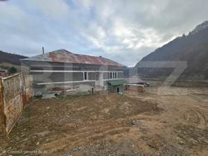 Casă veche cu 4 camere, demisol, teren 300 mp, zona Câmpeni, Mihoeşti