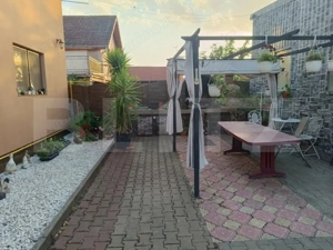 Casa individuala de vanzare Utvin 720mp teren hala de depozitare si 2 garaje - imagine 7