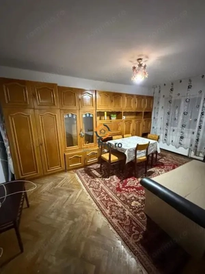 Decomandat 3 camere cu centrala etaj 2 zona Dambovita