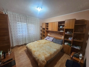 Apartament cu 3 camere de vânzare în Curtea de Argeș.