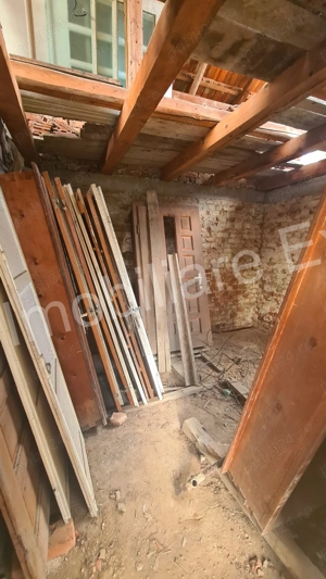 Casă bătrânească + 1462 mp teren de vânzare în Curtea de Argeș. - imagine 3