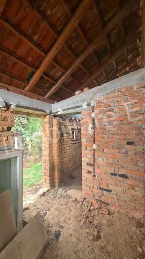 Casă bătrânească + 1462 mp teren de vânzare în Curtea de Argeș. - imagine 7