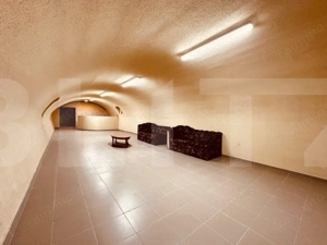 Casa spatioasa cu 5 dormitoare, doua bucatarii si teren de 1100 mp