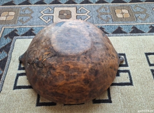 Covată rotundă cioplită din lemn  