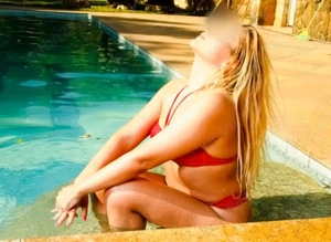 Blonda superbă noua in domeniu - imagine 3