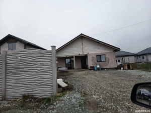 vand casa cu 3 camere 