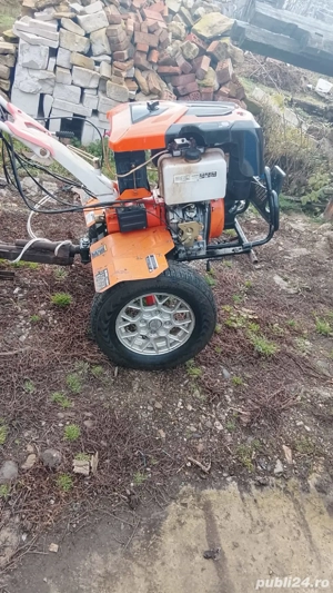 vand motocultor de 11 cai  pe motorina 
