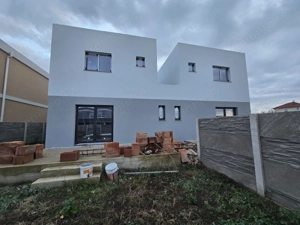 Duplex despartit prin camera tehnica M. Noua