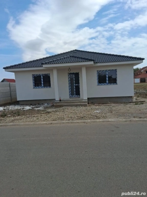 Casă de vânzare !