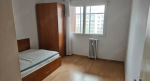 Ap.2 cam.decom,et.3 4,zona DEMOCRATIEI,bl curat si linistit,pret decent,propietar