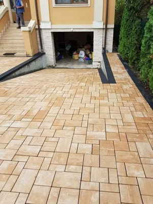 Transform -ți Curtea cu Pavaje Montate Corect și Durabil