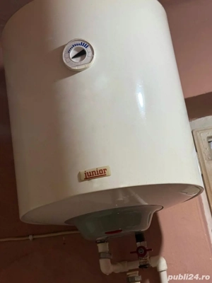 Boiler 60 l, cabină de duș și vas de toaletă