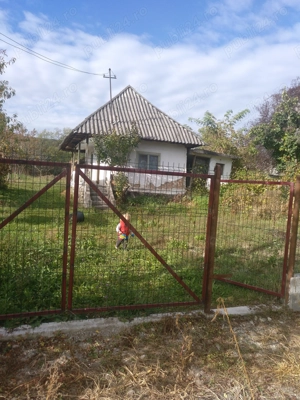Casa cu teren de vanzare