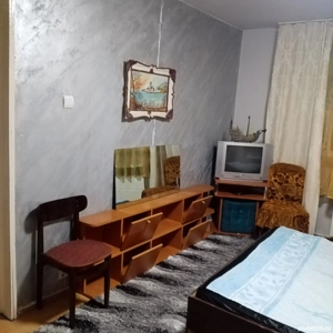 Închiriez apartament 
