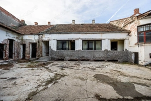 Proiect de clinică sau birouri în centru – casă cu demisol, de renovat