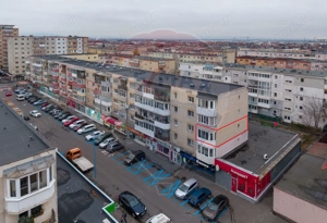 Apartament decomandat de vânzare în zona Tractorul