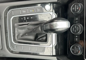 Volkswagen Passat Variant 2.0 TDI SCR DSG Highline - imagine 9