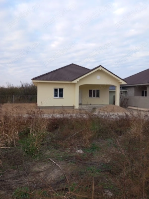 Vând duplex la cheie 