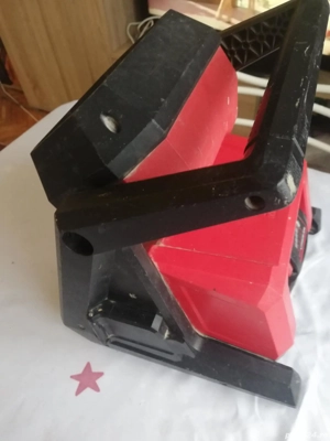 Proiector lumina pe acumulator și curent