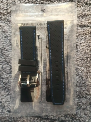 Vand curea de silicon Albastra 24 mm noua