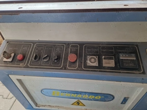 Masina aplicat cant cu taiere la capete.