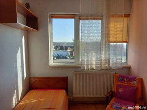 Agent Cristi SRL ofer cu  125 EURO,  1 cameră separată   într un ap. de 4 camere total separate,  ba