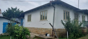 Vand casa + anexe si gradina