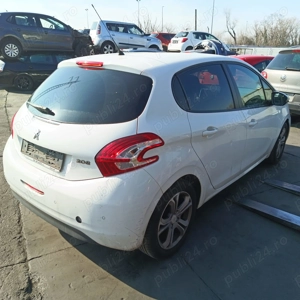Dezmembrez Peugeot 208 an 2014 1.4 benzină vti - imagine 2