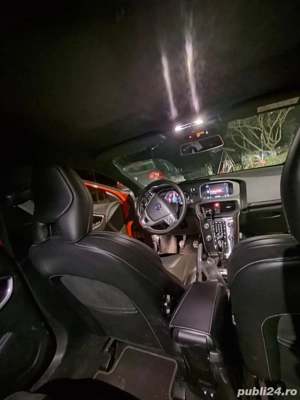 Vând Volvo V40 - imagine 2